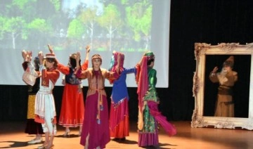 Bitlis'te kadınlar 'Geçmişten Bugüne Anadolu Kıyafetlerimiz' defilesinde buluştu