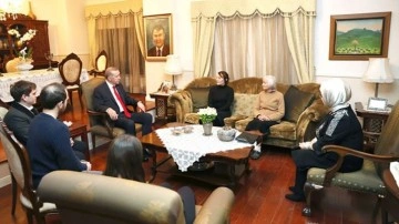 Cumhurbaşkanı Erdoğan ve Emine Erdoğan, Deniz Baykal'ın ailesine taziye ziyaretinde bulundu
