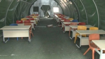 Deprem riski nedeniyle okullar boşaltıldı, çadırda eğitim başladı