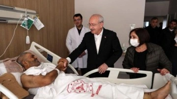 Depremzedelerin tedavisi sürüyor. Kemal Kılıçdaroğlu yaralıları hastanede ziyaret etti