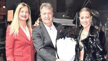 Derya Uluğ İzmir'de konser verdi