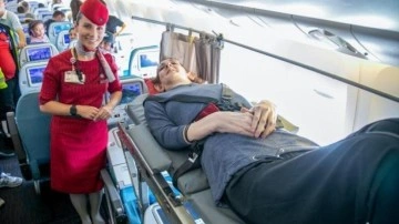 "Dünyanın en uzun boylu kadını" THY'nin desteğiyle ilk kez uçağa bindi