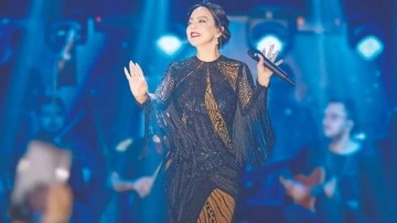 Ebru Gündeş İstanbul'da konser verdi