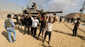 El-Kassam Sözcüsü Ebu Ubeyde: "Yeni bir grup İsrailliyi esir aldık ve Gazze'ye getirdik&qu