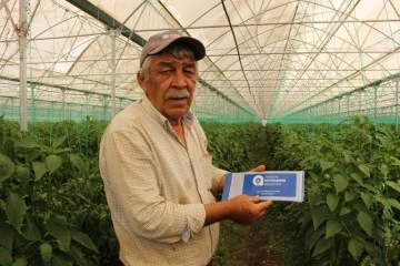 Elmalılı organik tarım üreticilerine yapışkan hediyesi Muhittin Amca'dan!