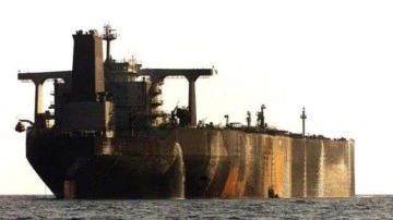 Endonezya'da mahsur kalan ham petrol gemisinin kurtarılması 1 ay sürebilir