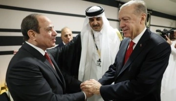 Erdoğan, Katar'da liderlerle bir araya geldi, Sisi ile fotoğraf çektirdi