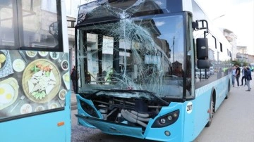 Erzurum'da feci kaza! İki otobüs çarpıştı, çok sayıda yolcu yaralandı