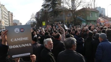 Eskişehir Büyükşehir'e protesto! Yıkılması planlanan Hall Camii için ayağa kalktılar