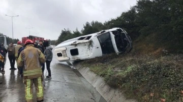 Eyüpsultan'da feci kaza: Servis minibüsü takla attı! Çok sayıda yaralı var