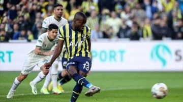 Fenerbahçe, Ekvadorlu golcüsü Enner Valencia ile 1+1 yıllık yeni sözleşme imzaladı