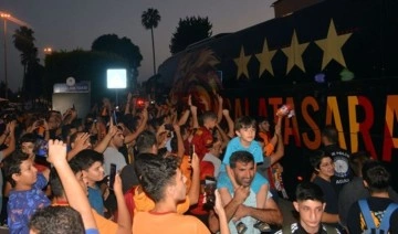 Galatasaray kafilesi, Adana’da coşkuyla karşılandı