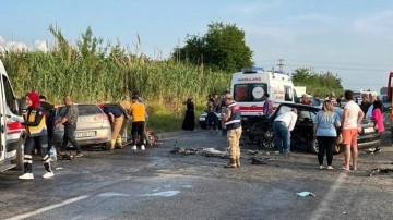 Hatay'da iki otomobil çarpıştı: 2 kişi öldü, çok sayıda yaralı var