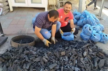 Hisarcık’ta Kurban Bayramı yaklaştı, mangal kömürü satışları arttı
