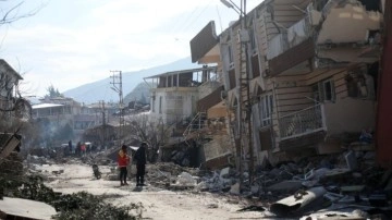 HSK deprem bölgesine 25 adli personel daha gönderdi. 14 savcı daha yolda