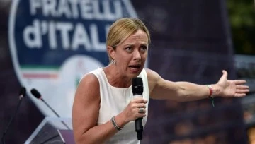 İtalya'nın 'ilk post-faşist başbakanı' olması beklenen Meloni, Mussolini'nin akrabası.. 