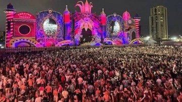 İspanya&rsquo;daki festivalde şiddetli rüzgar nedeniyle sahne çöktü: 1 ölü, 40 yaralı