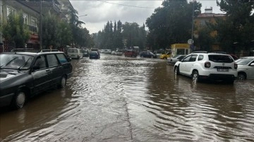 Isparta, Osmaniye ve Afyonkarakisar'da sağanak etkili oldu