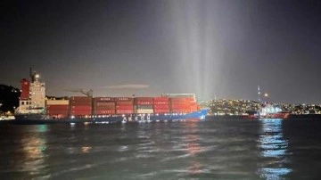 İstanbul Boğazı trafiğe kapatıldı! İstanbul Boğazı'nda dev gemide arıza