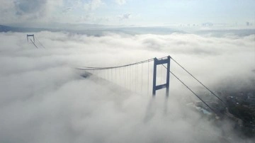 İstanbul Boğazı'nda gemi trafiği yoğun sis nedeniyle çift yönlü durduruldu