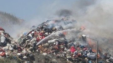 İzmit'te çöp döküm sahasında yangın çıktı! Ekipler teyakkuzda