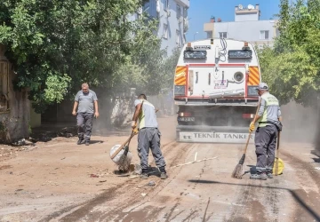 Kepez’de iki ev 12 kamyon çöpten temizlendi