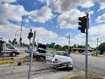 Konya’da iki otomobil çarpıştı: 3 yaralı
