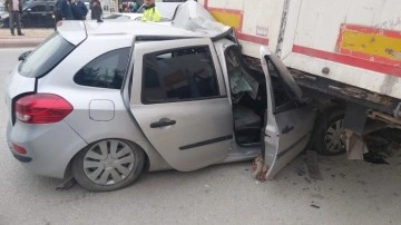 Konya'da korkunç kaza! Park halindeki TIR'a çarptı: Ölü ve yaralılar var