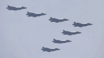 Kuzey Kore 180 savaş uçağıyla Güney Kore'ye gözdağı verdi