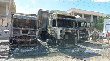 Mardin Galericiler Sitesi’nde çıkan yangında 2 tır, 1 kamyon yandı, 3 kişi yaralandı
