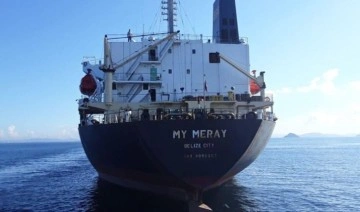 Marmara Denizi'nde makinesi arıza yapan gemiye ekipler müdahale ediyor