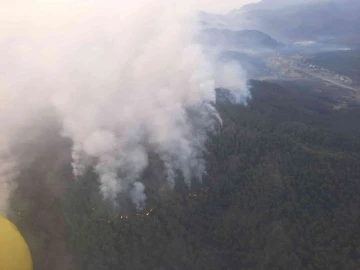 Marmaris yangınına 38 helikopter, 15 uçakla müdahale devam ediyor
