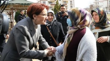 Meral Akşener deprem bölgesinde... İyi Parti Genel Başkanı, bir aileye taziye ziyaretinde bulundu
