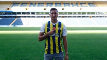 Mert Müldür'den dört senelik imza. Fenerbahçe bir transferi daha açıkladı