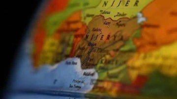 Nijerya'da yolcu otobüsü ile otomobil çarpıştı: 14 ölü