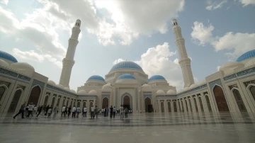 Ana müteahhidi ve sponsoru Fettah Tamince olan, Orta Asya'nın en büyük camisi Kazakistan'da açıldı