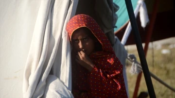Pakistan'da selzedeler yardımların bir an önce ulaşmasını bekliyor