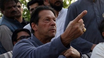 Pakistan'da İmran Han, erken seçim baskısı için Pencap Meclisini feshetti