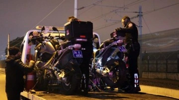 Sakarya'da motosikletli yunus ekipleri ile hafif ticari araç çarpıştı. 4 polis yaralandı