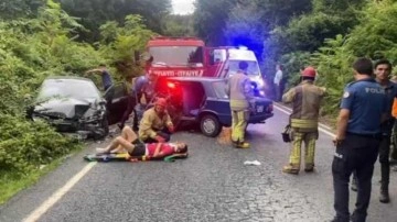 Sarıyer'de iki araç kafa kafaya çarpıştı: 1'i ağır 3 yaralı