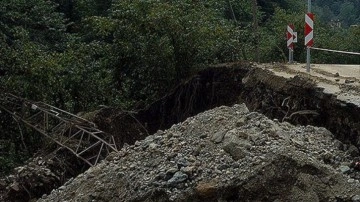Toprak kayması can aldı. Hindistan'da 3 kişi öldü, 17 kişi kayboldu