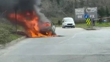 Trafikte korkutan yangın. İstanbul'da seyir halindeki otomobilde yangın çıktı