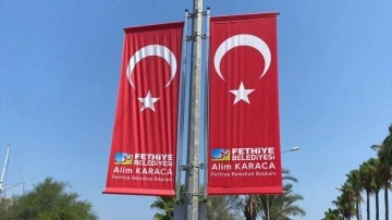 Türk bayrağına belediye logosu ve başkanın adı bastırıldı! Valilik işlem başlattı
