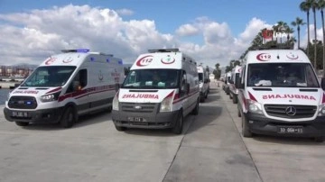 Yaralı depremzedeler gemiyle Mersin'e getirildi