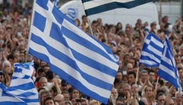 Yunanistan'da hükümet, yeni çalışma yasası ve afetlerdeki tutumu nedeniyle protesto edildi